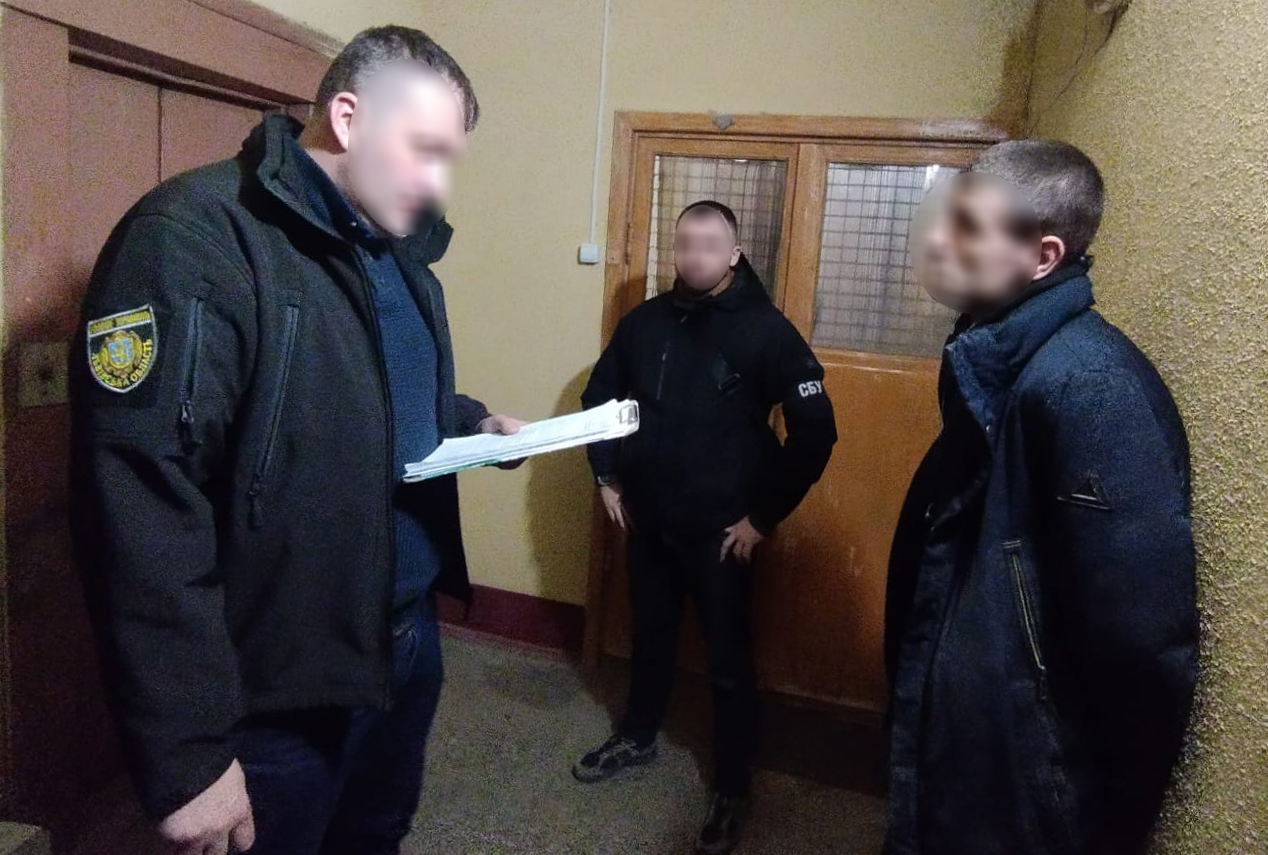 Продавали «з рук в руки» у Львові: поліцейські повідомили про підозру наркоторговцям