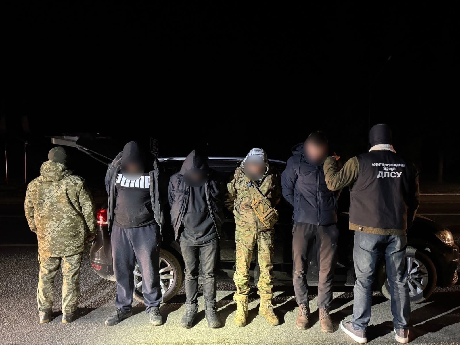 На кордоні з Румунією затримали трьох чоловіків, які намагалися втекти з країни: один з них – мешканець Львівщини