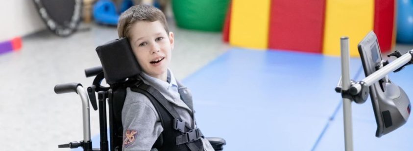 В Центрі “Джерело” діти, які не можуть говорити, отримали спеціальні пристрої для спілкування