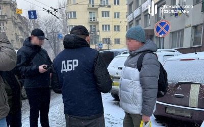 У Львові викрили адвоката, який виманював гроші у родин загиблих та зниклих безвісти військовослужбовців