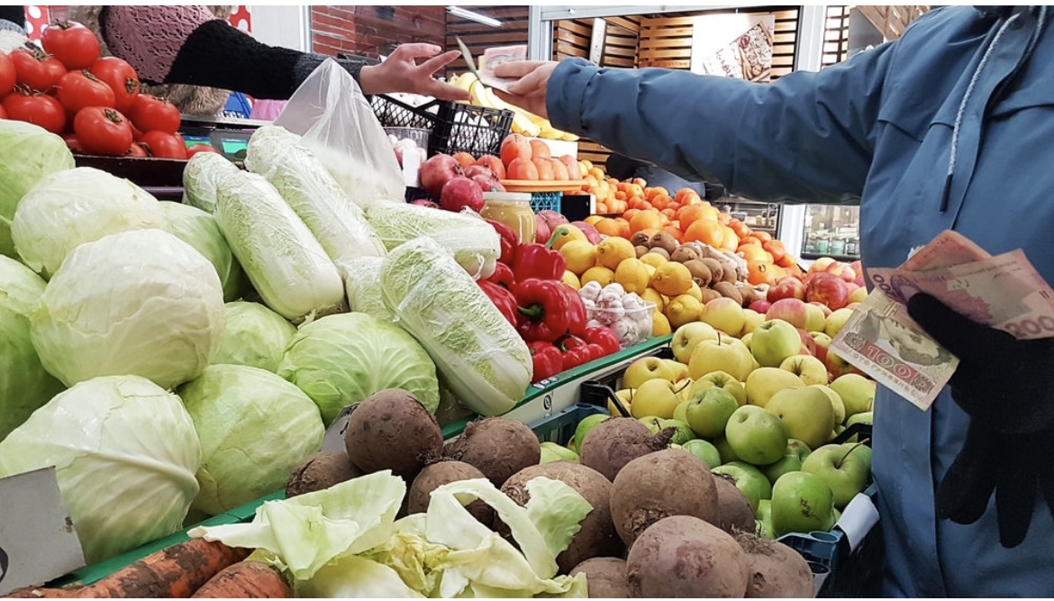 Ціни на овочі і фрукти: що найбільше подорожчає навесні