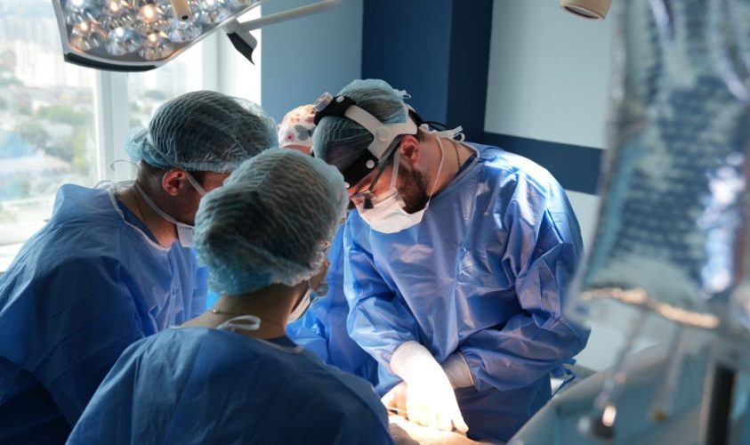 У Львові 16-річній дівчині успішно провели трансплантацію нирки