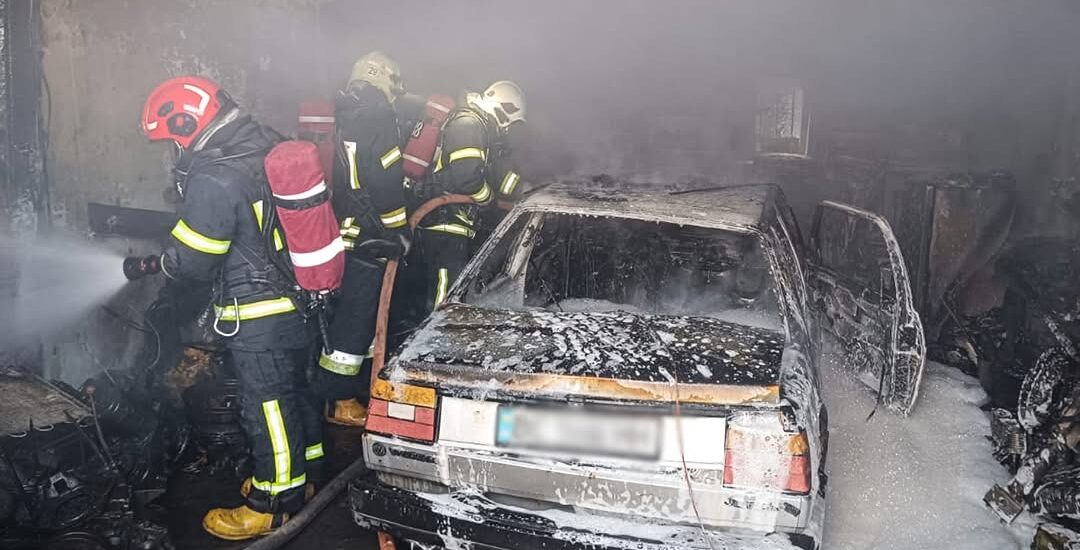 У Львові рятувальники ліквідували займання в авто