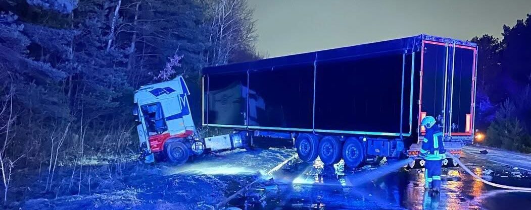 Двох чоловіків госпіталізували після ДТП з вантажівкою у Новояворівську