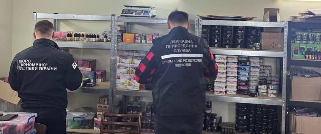 Детективи затримали ділків, які продавали на Львівщині контрафактні електронні сигарети