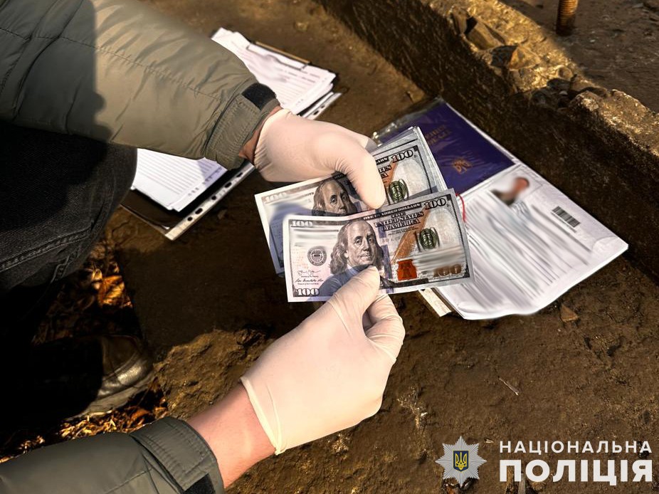 За гроші працевлаштовував заради броні: у Львові затримали працівника оборонного підприємства