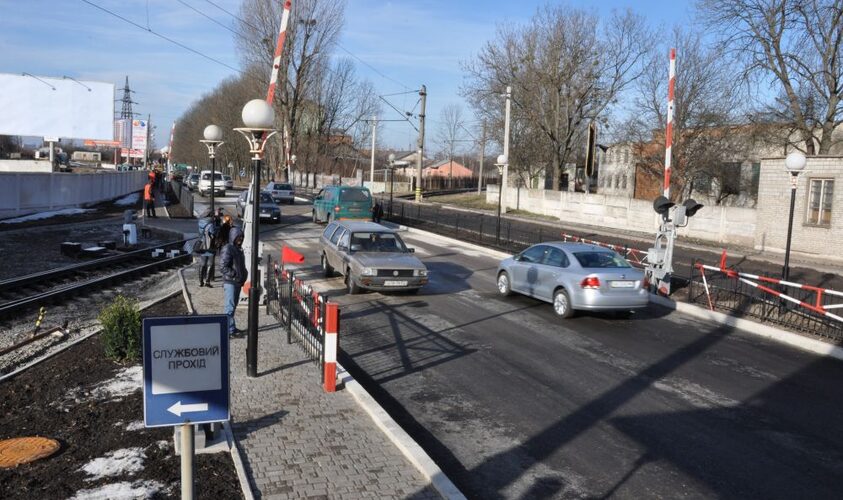 Сьогодні вночі перекриють для руху транспорту залізничний переїзд на вул. Курмановича у Львові