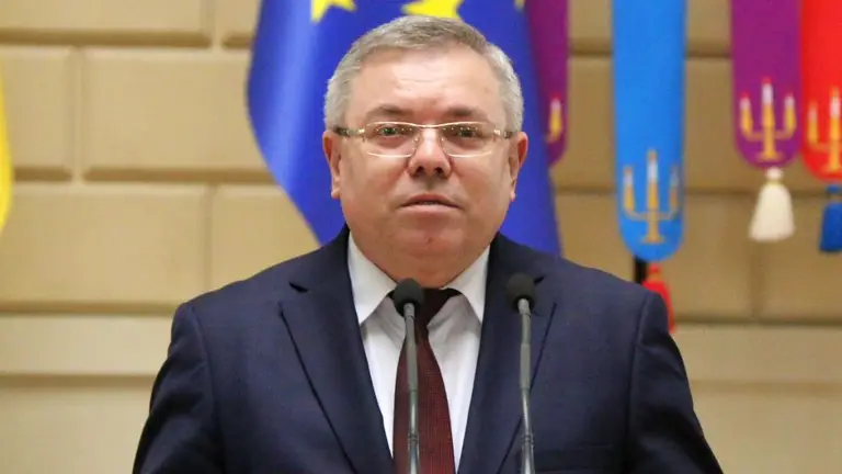 Випускниця ЛНУ заявила про негідну поведінку проректора Володимира Качмара