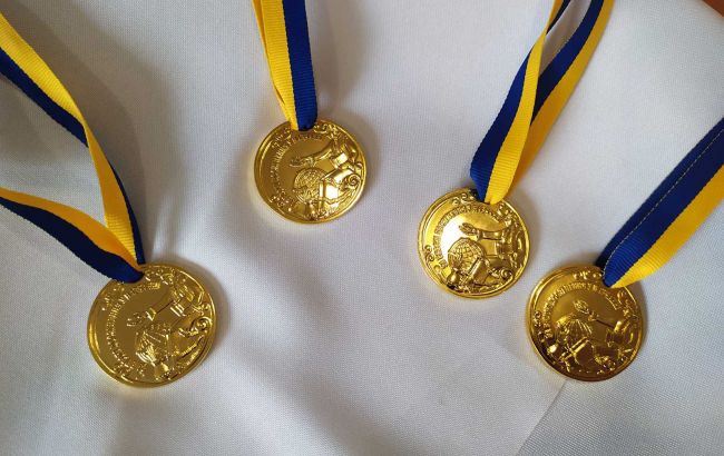 В українських школах скасували золоті та срібні медалі