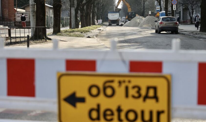 У Львові на одній із вулиць буде тимчасово перекритий проїзд: деталі