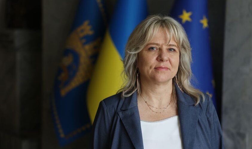 Два “Лексуса” чоловіка та 300 000 гривень подарунку: що задекларувала голова Франківської райадміністрації