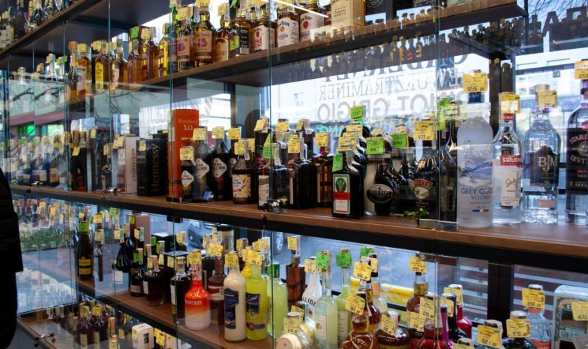 У Львові заборонили продаж алкоголю під час комендантської години