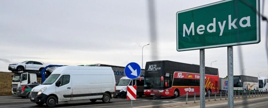 Прикордонники повідомляють про збільшення черг в ПП «Шегині»