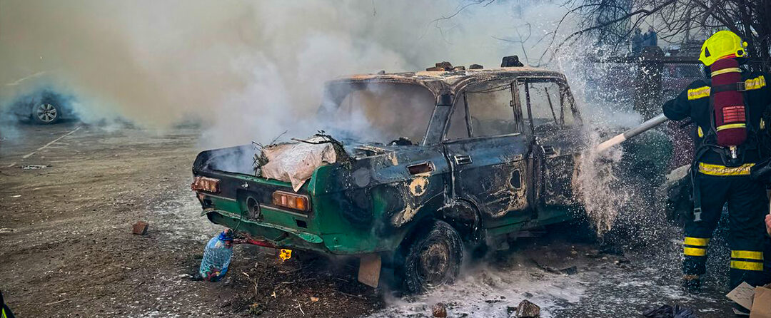 На проспекті Червоної Калини у Львові горіла автівка: обійшлось без постраждалих