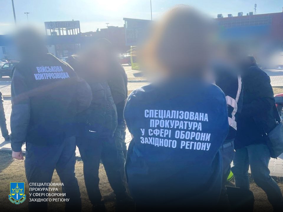 За 11,5 тисяч доларів обіцяв сприяти переведенню в тил: у Львові повідомили про підозру ексвійськовому