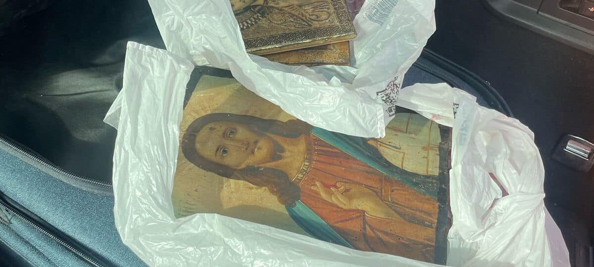 Поляк намагався вивезти з України п’ять старовинних ікон