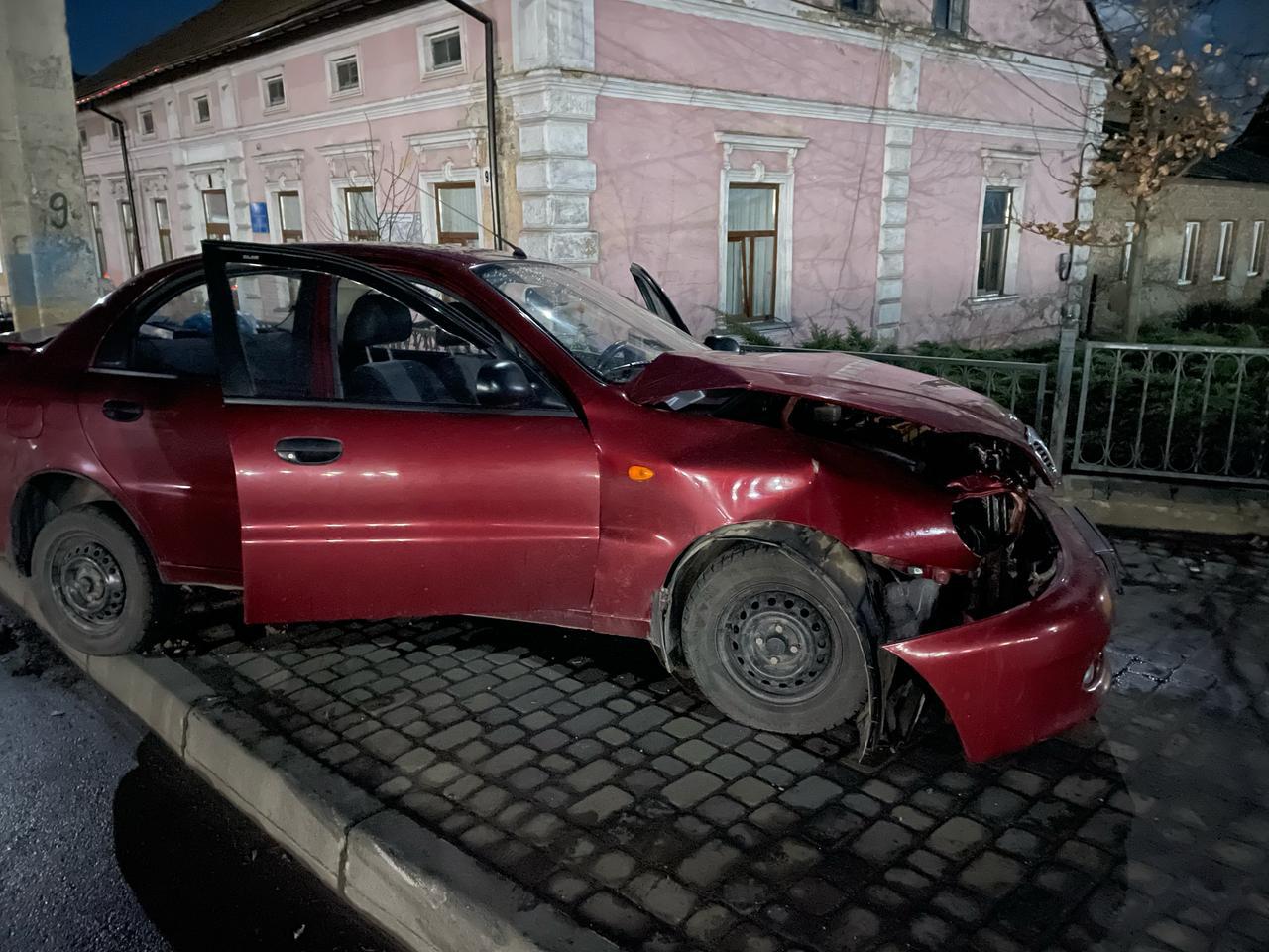 У Мостиськах авто зіткнулось з вантажівкою: пасажирка легковика у лікарні