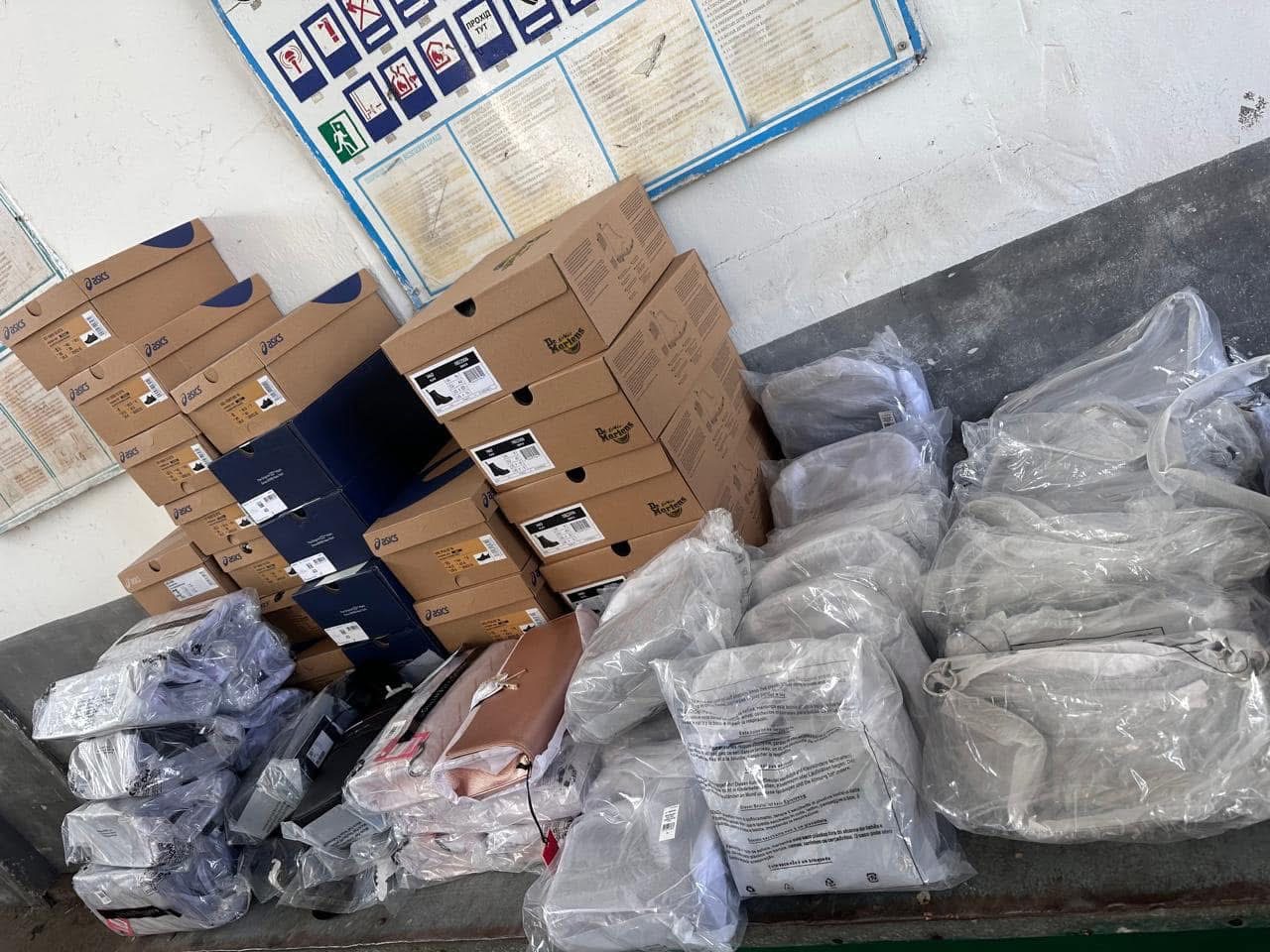 Calvin Klein та Mario Valentino: на Львівщині митники виявили незадекларовані брендові товари