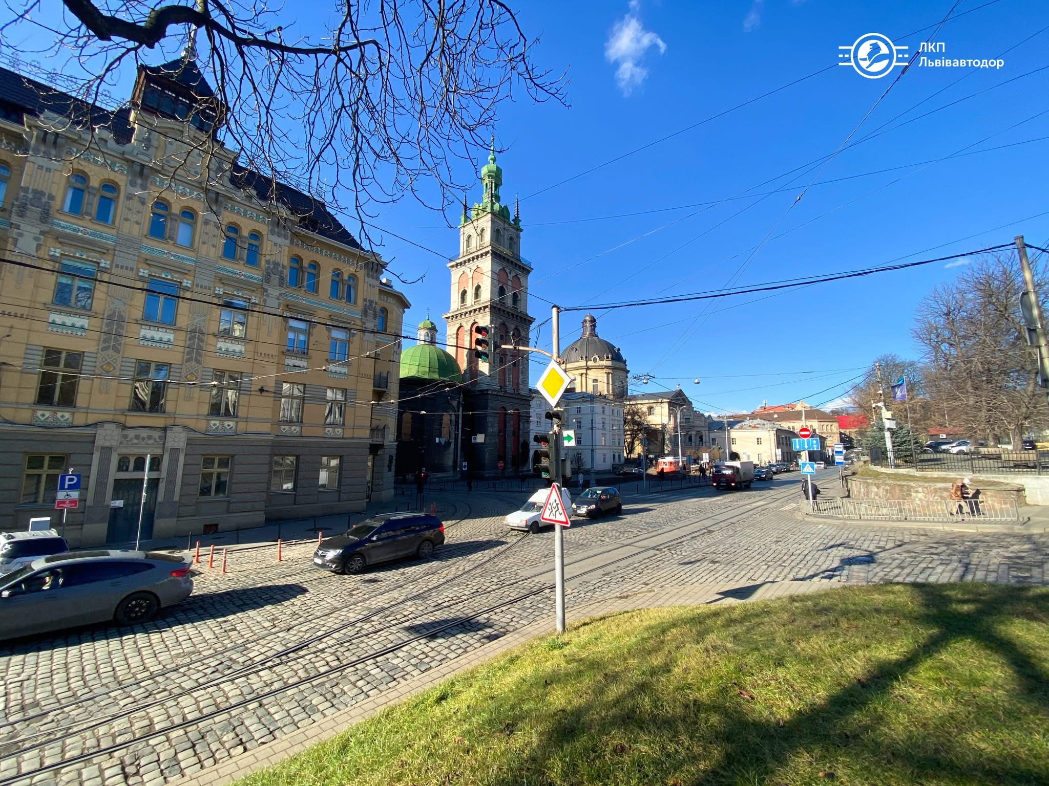 Після модернізації світлофора трамваї на одному із перехресть Львова їдуть швидше