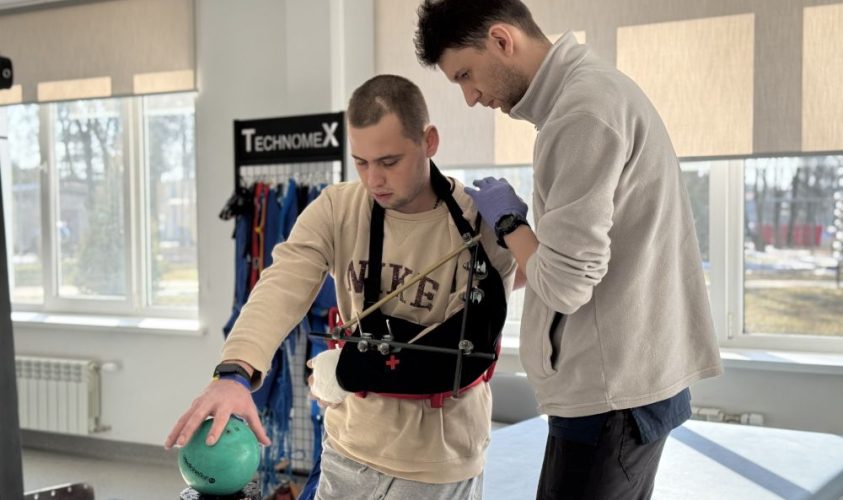 Після важкого поранення боєць із Кривого Рогу проходить реабілітацію у Львові та прагне повернутися на фронт