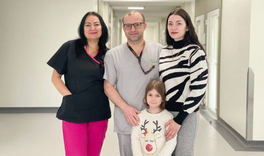 Могла втратити слух і рухомість обличчя: львівські лікарі прооперували дівчинку із пухлиною