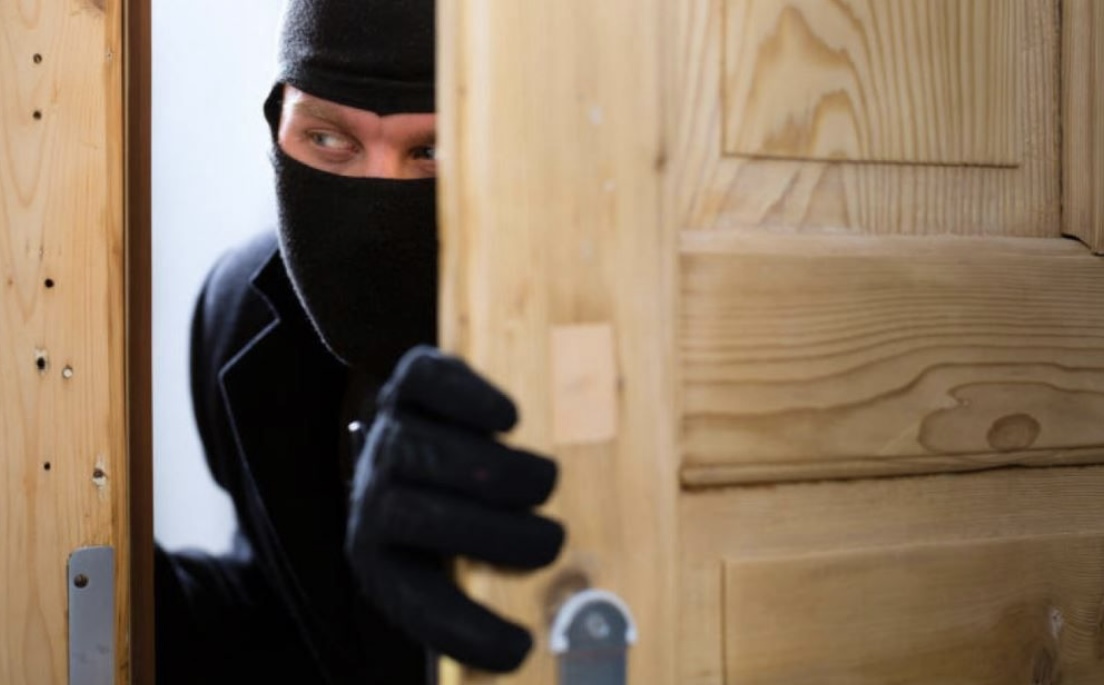 21-річному мешканцю Пустомит загрожує 8 років тюрми за крадіжку ноутбука