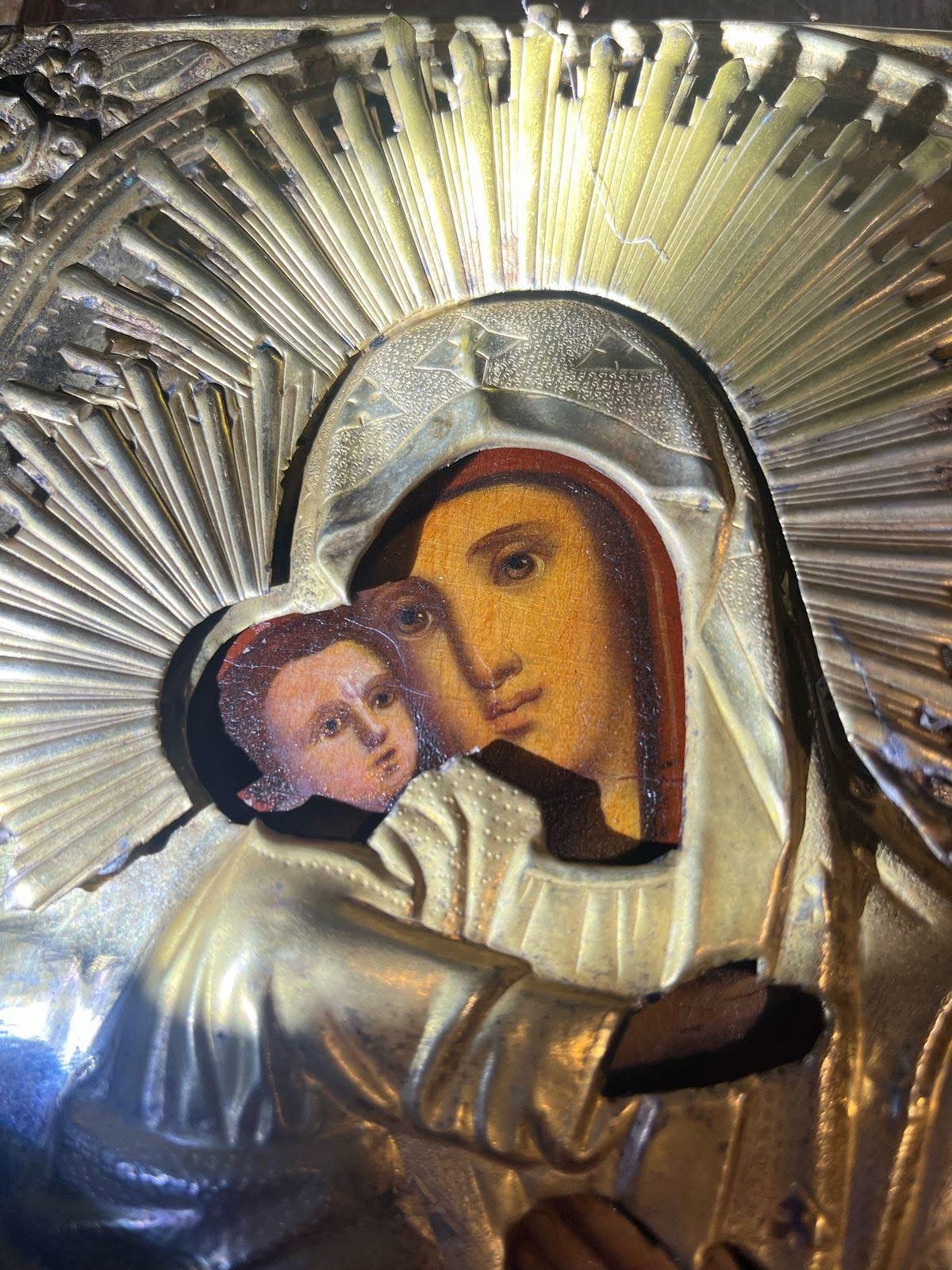 Таємна ікона у Ford: прикордонники зірвали незаконний вивіз