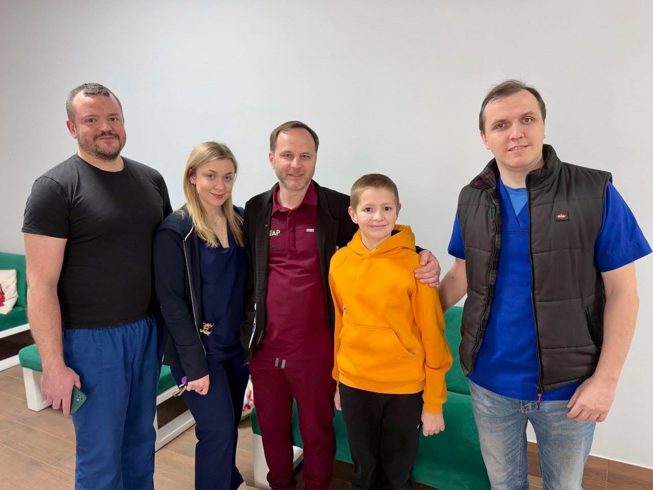 Хірурги «Охматдиту» врятували 14-річного хлопця з кістою очеревини