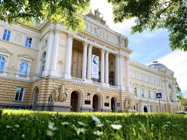 Студентка факультету журналістики Львівського університету заявила, що припиняє навчання через скандал із домаганнями