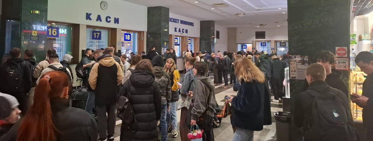 Через потужну кібератаку другу добу не працюють онлайн сервіси Укрзалізниці