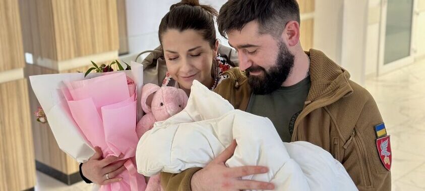 Вперше стала мамою у 39 років: поранений військовий встиг на народження доньки у Львові