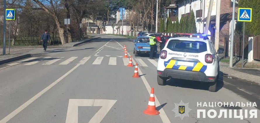 У Брюховичах 76-річний керманич ВАЗ 2106 збив жінку з 7-річною дівчинкою