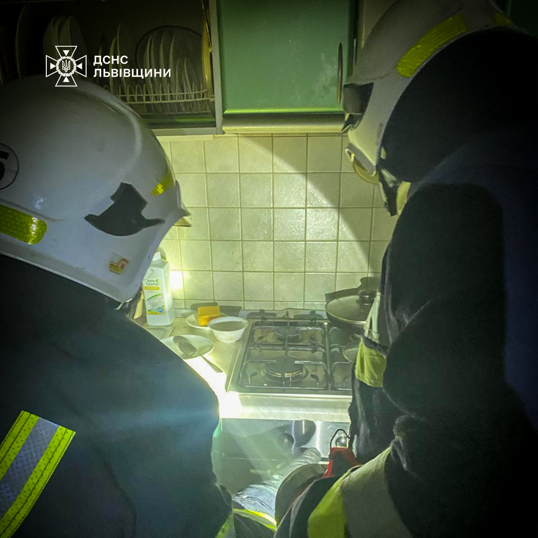 Внаслідок підгорання їжі у Дрогобичі ледь не загинула жінка