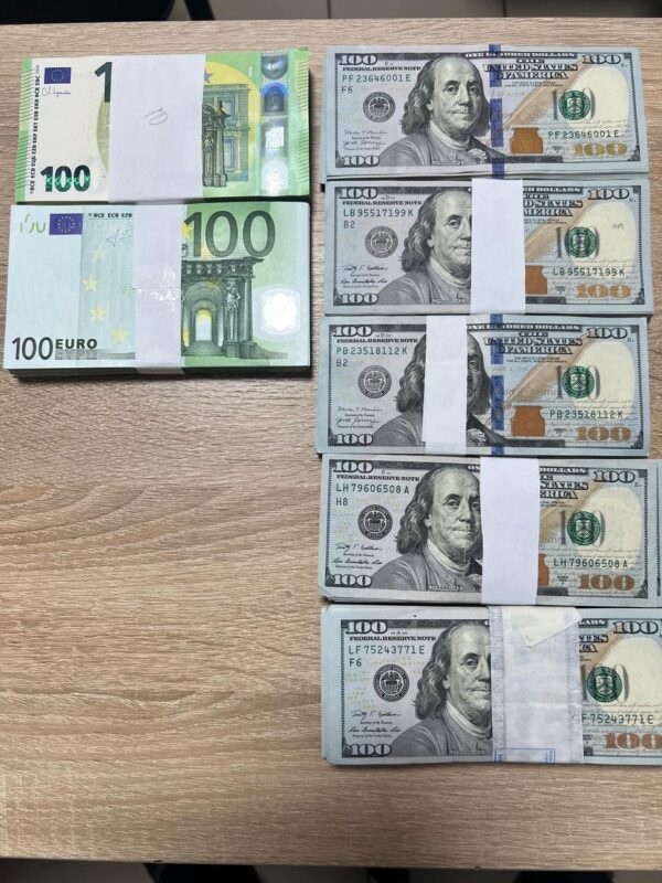 Долари і євро: у ПП «Краківець» зупинили спробу незаконного вивезення 70 тисяч валютних коштів