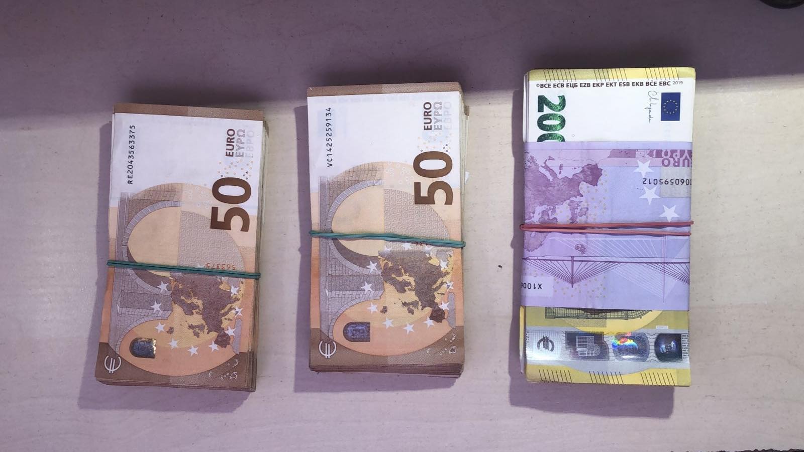 На ПП “Рава-Руська” зупинили українку, яка намагалась ввезти близько 30 тис. євро