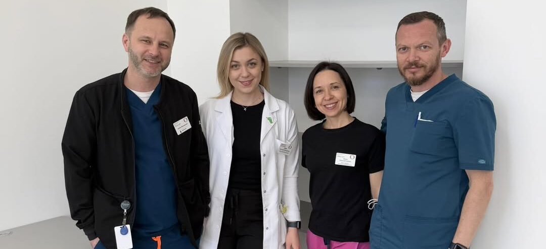 Хірурги “Охматдиту” успішно прооперували 17-річну дівчину з утвором яєчника, розміром як гарбуз