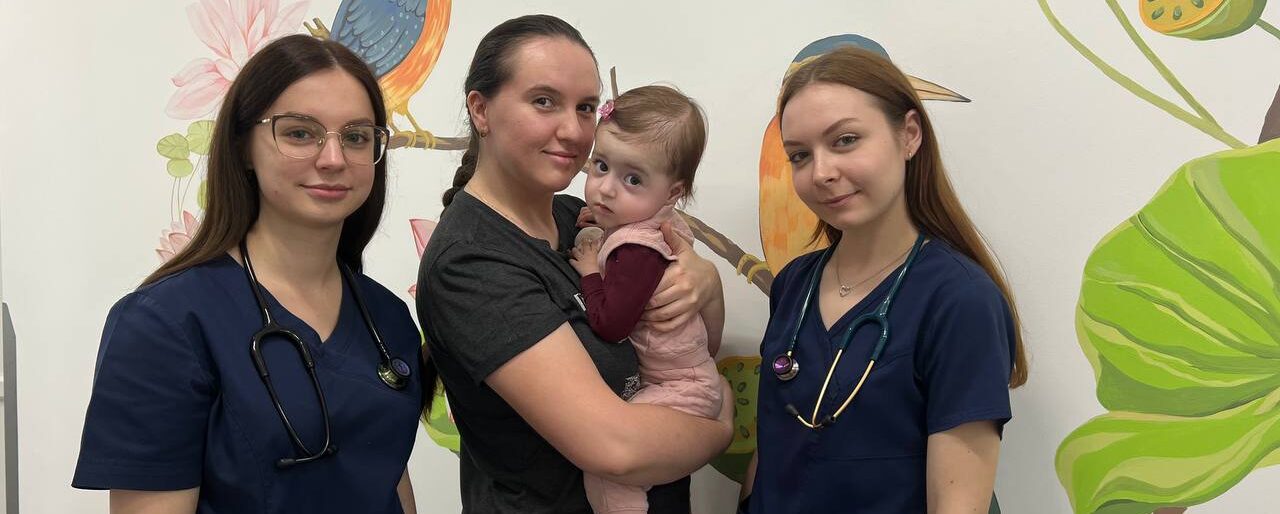 Львівські лікарі допомогли дівчинці з м’язовою дистрофією подолати пневмонію