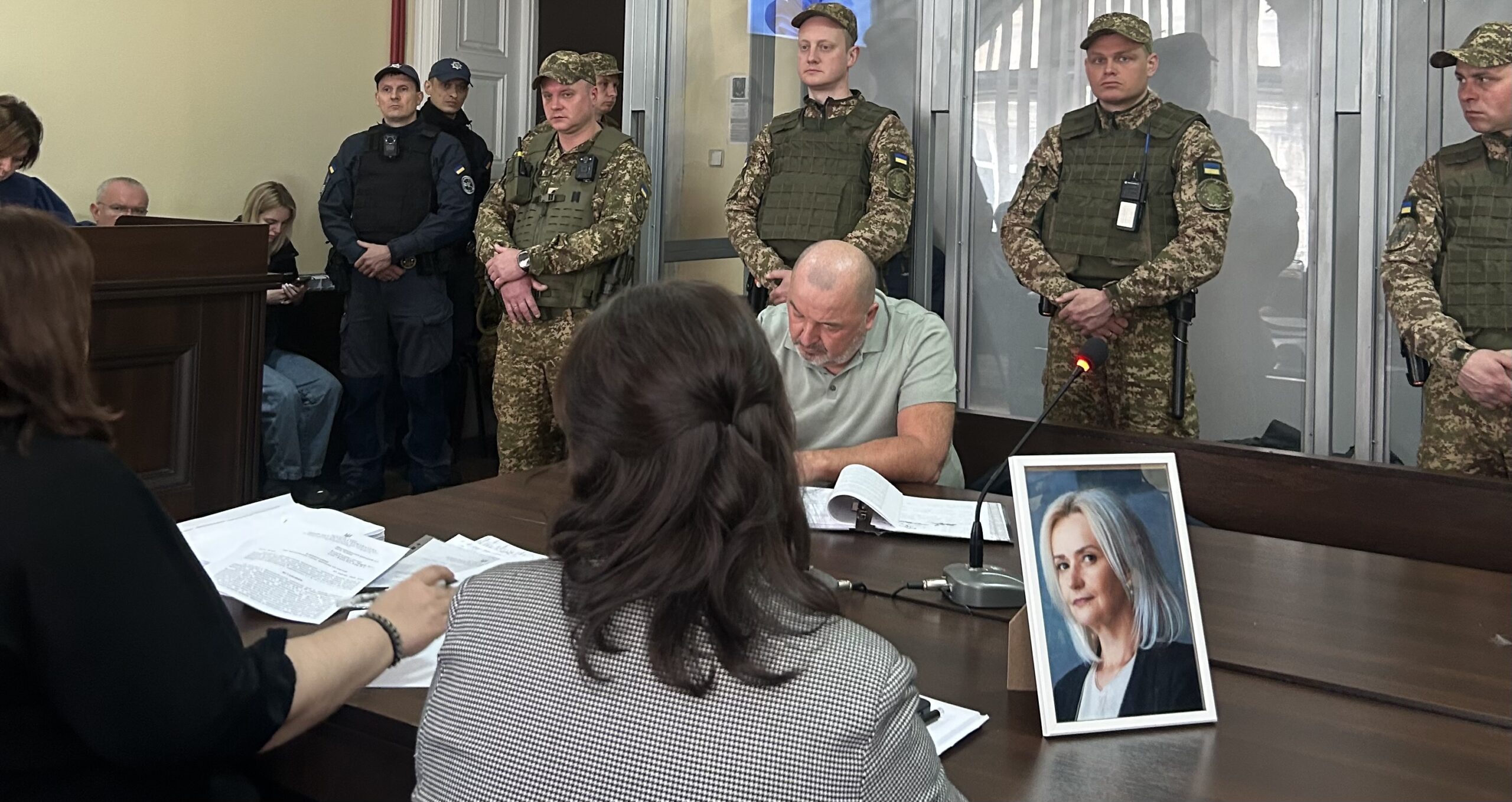 «Ти сама вбила маму»: група підтримки Зінченка агресивно висловилася до доньки Ірини Фаріон (ВІДЕО)