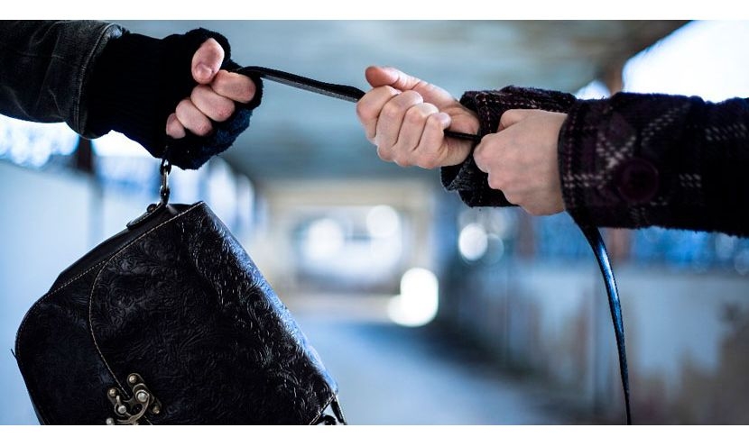 У Львові затримали 15-річного хлопця за підозрою у пограбуванні на зупинці