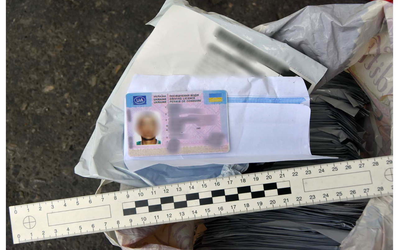 В ПП “Медика” у рейсовому автобусі знайшли понад 200 фальшивих водійських посвідчень з категорією “С”