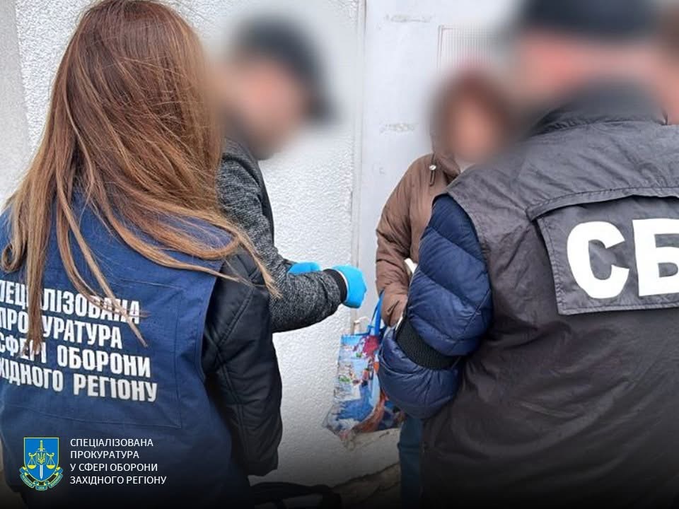 15 500 доларів за “інвалідність”: на Львівщині викрили лікарку та викладачку на переправі ухилянтів за кордон