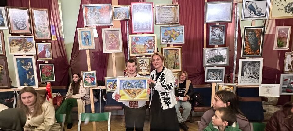 У Дрогобичі провели благодійний мистецький вечір на підтримку людей з інвалідністю: зібрано понад 62 тисячі гривень