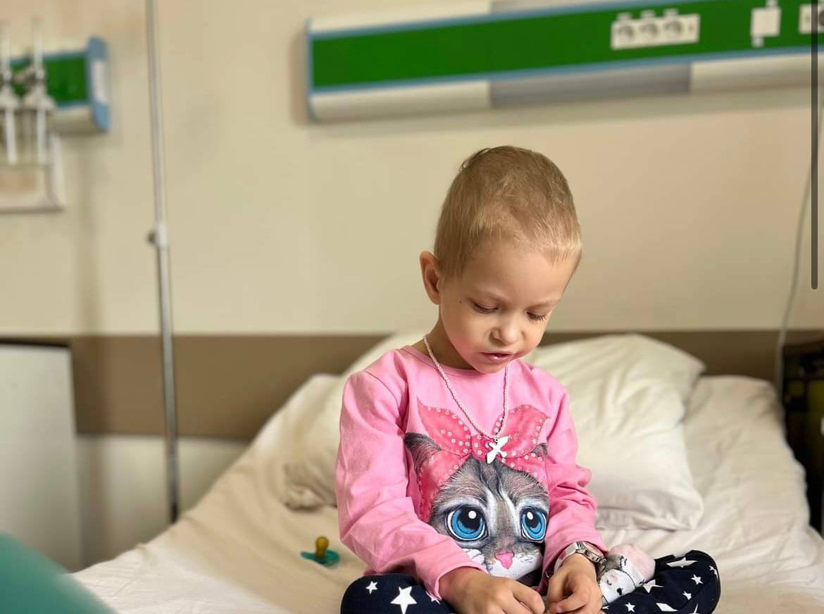 Могла втратити здатність ходити: львівські нейрохірурги врятували 3-річну дівчинку з пухлиною