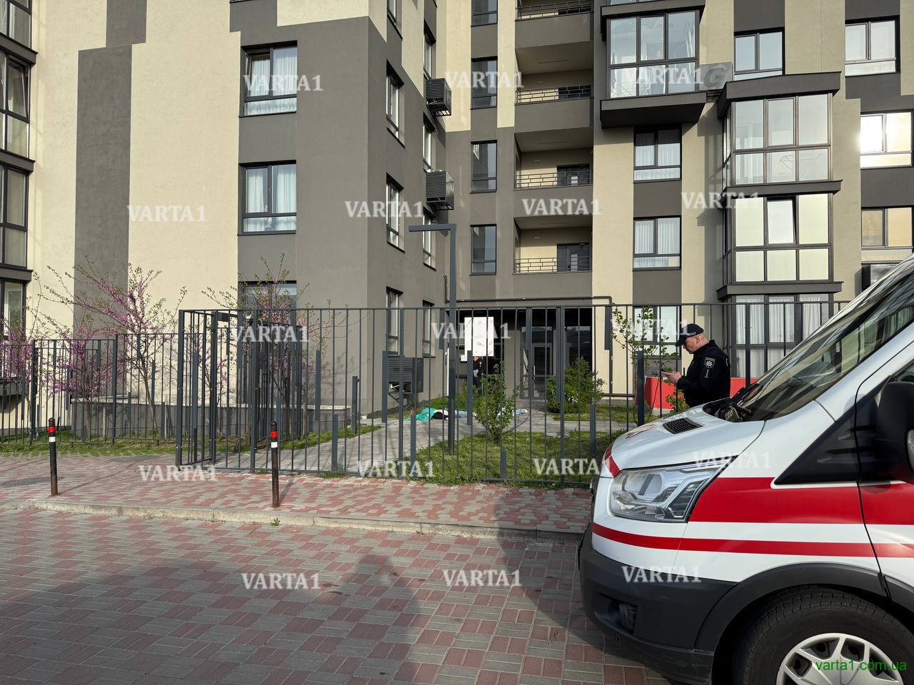 На вулиці Княгині Ольги у Львові хлопець та дівчина впали з даху будинку: обоє загинули