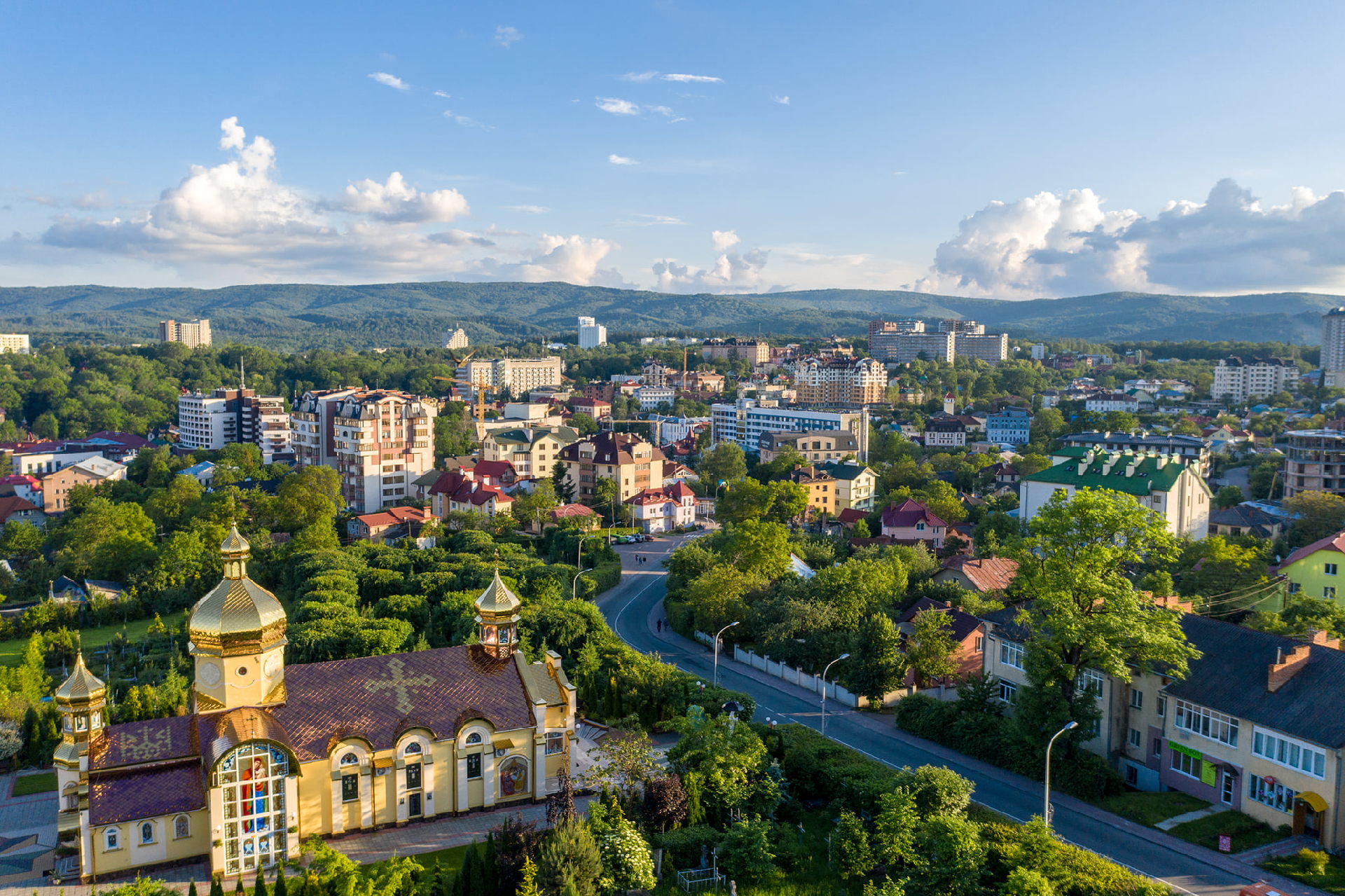 У Трускавці за 30 млн гривень реконструюють дорогу на кладовище