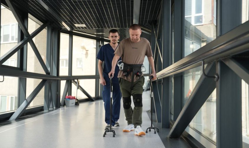 У Львові поставили на ноги пацієнта з травмою спинного мозку