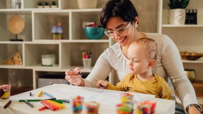 Незаконно отримала майже 300 тисяч грн за програмою «Муніципальна няня»: судитимуть львів’янку