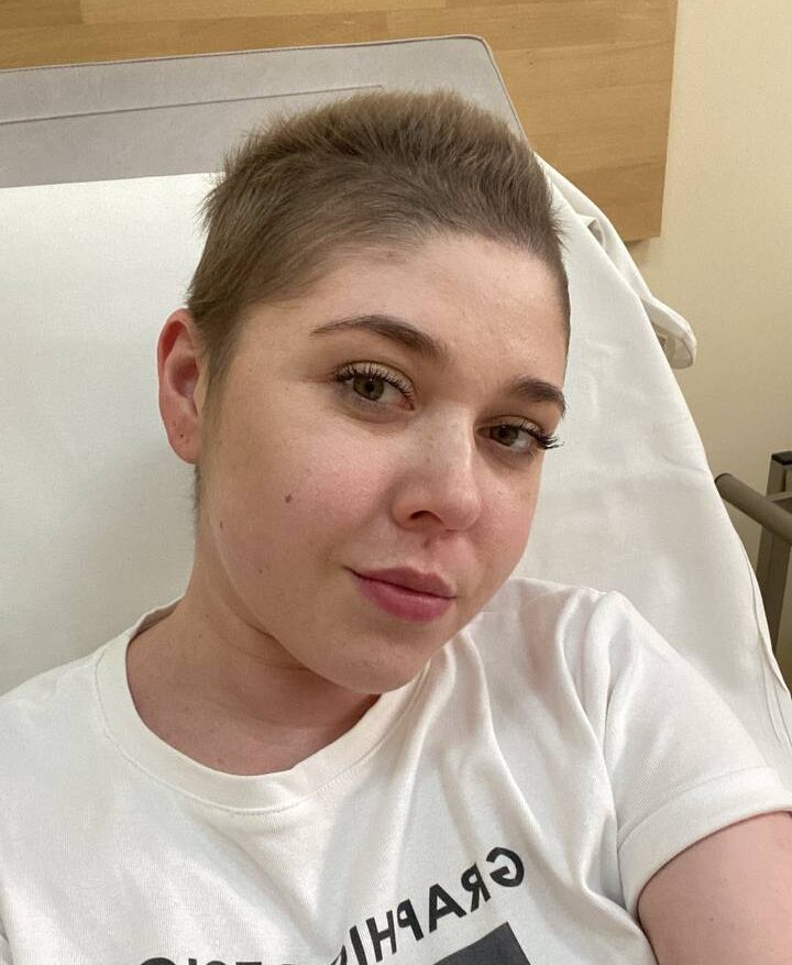 “Мій стан різко погіршився”: 26-річна Христина Шалайко просить про допомогу у боротьбі з раком