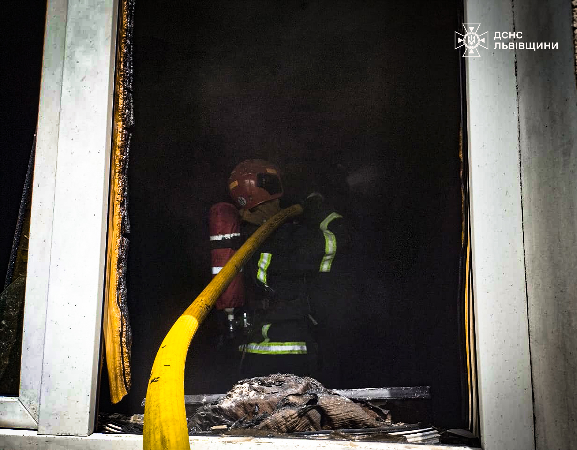 У Шептицькому районі через пожежу в домі ледь не загинули жінка з дитиною