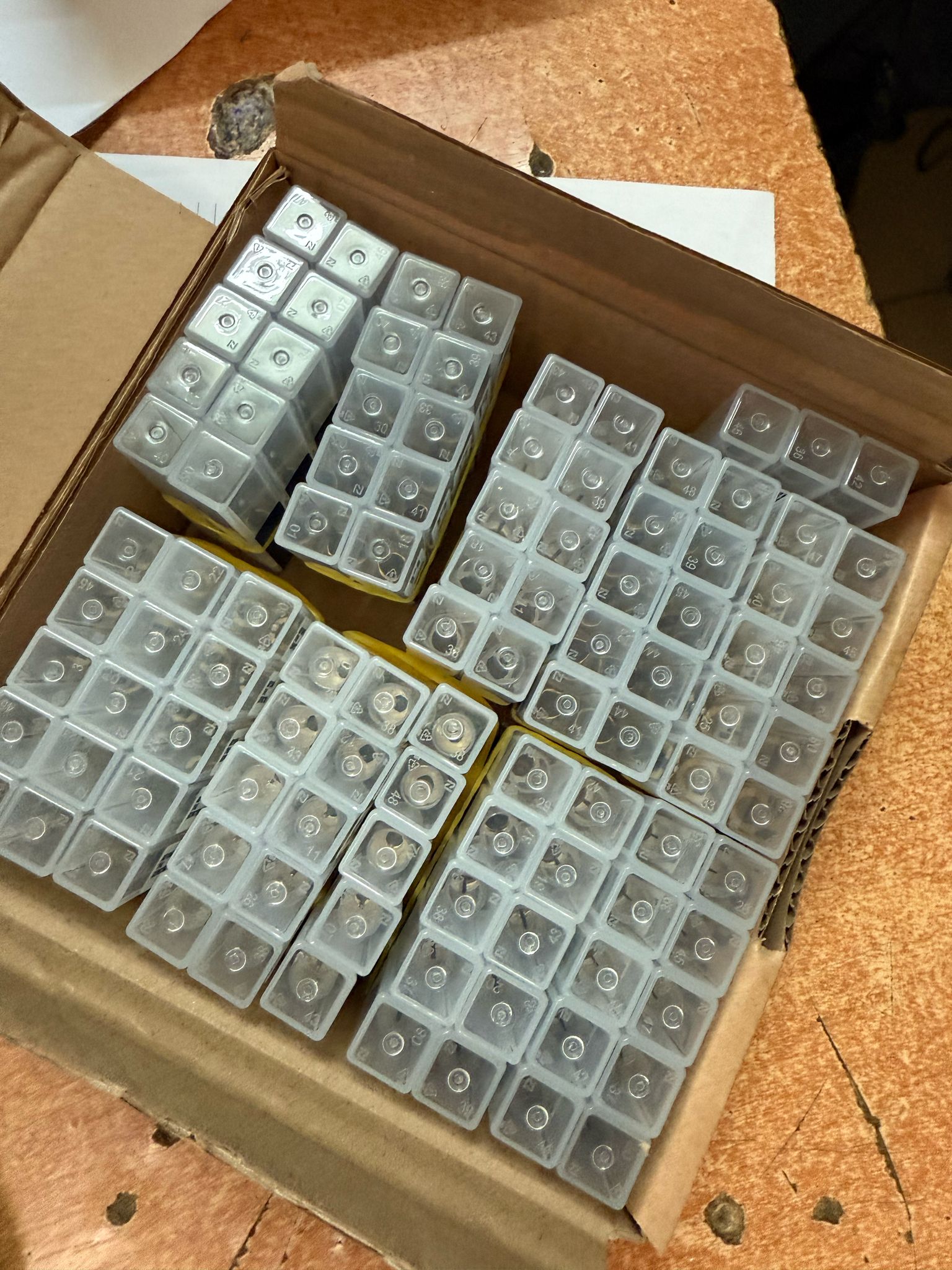 Медичні інструменти і запчастини до авто: на кордоні з Польщею виявили незадекларовані товари на понад 600 тисяч гривень